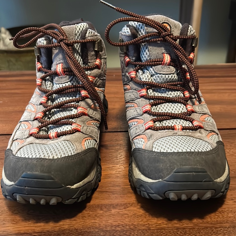 Merrell Women’s Waterproof Hiking Boots, Size 9.5. Lightly worn, about 2 times.